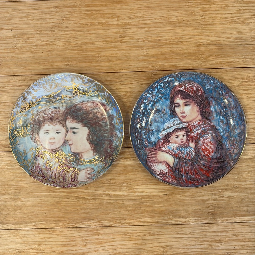 Edna Hibel Plates Mother's Day Set of 2, 1995 and 1992 Ltd Edition, Numbered